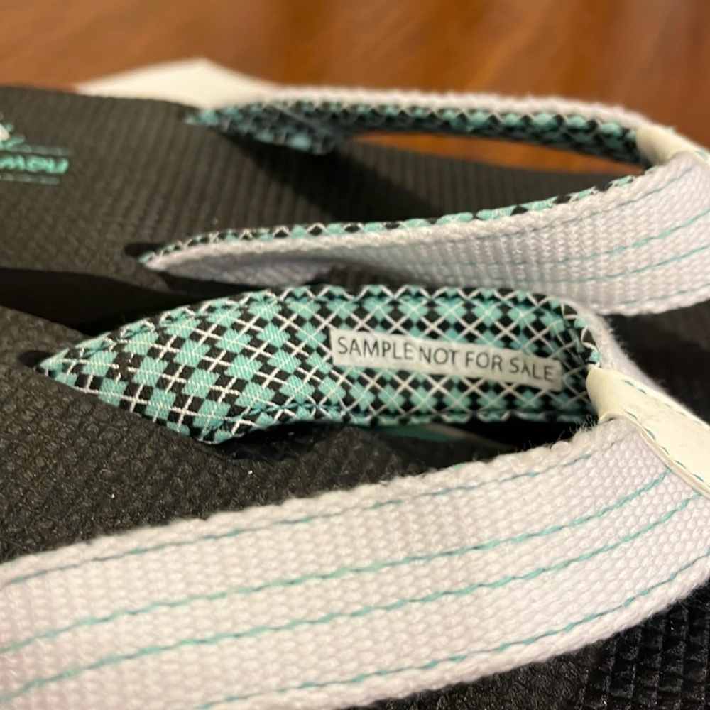 New Balance Madaket Thong Flip Flops Sandals new black green Women’s Size 7 - Picture 7 of 11